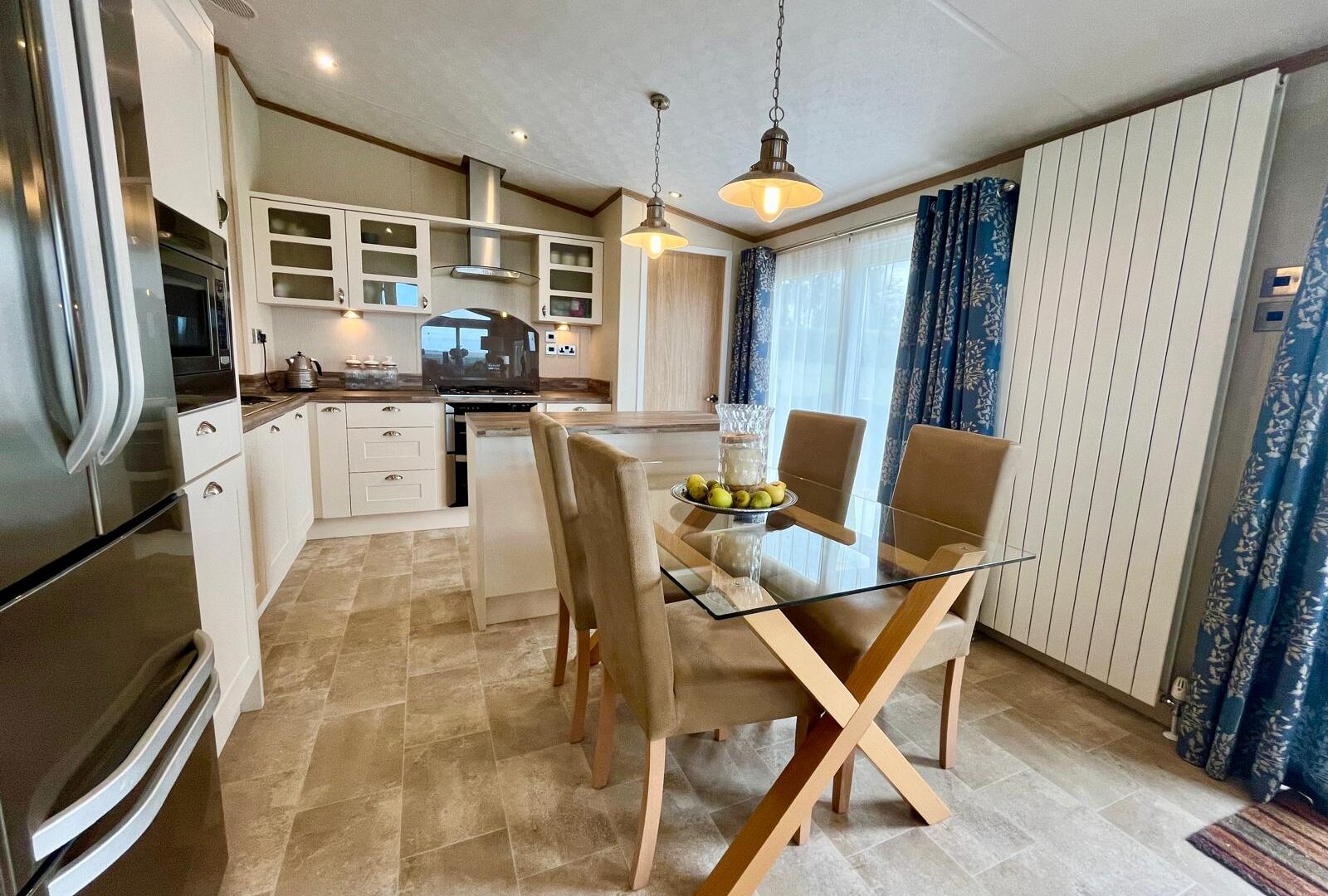 e411cd10-f2cd-4502-809a-e569522fdd11